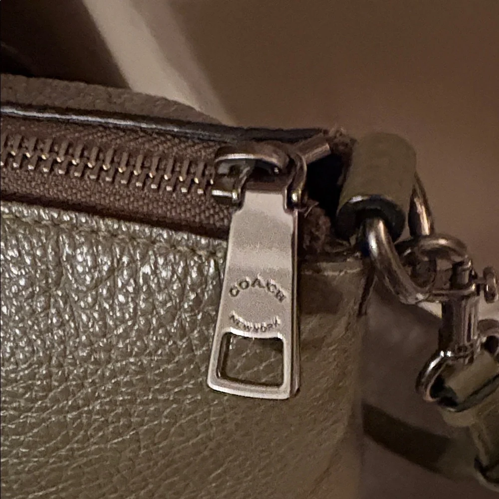 Coach Prairie Olive Green Pebbled Leather Shoulder Tote M2054-79997 - Picture 7 of 13